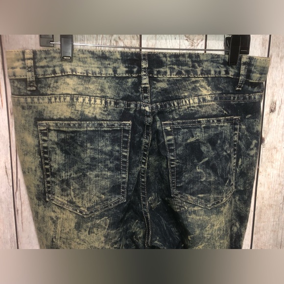 NWT! TRAFFIC JEANS WEAR Women’s Size 14W Highly Torn Ankle Jeans 10.5” Rise - Picture 4 of 8